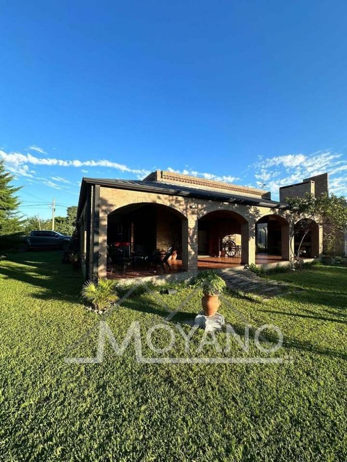 Casa Quinta en Barrio Los Conquistadores - Sauce Viejo